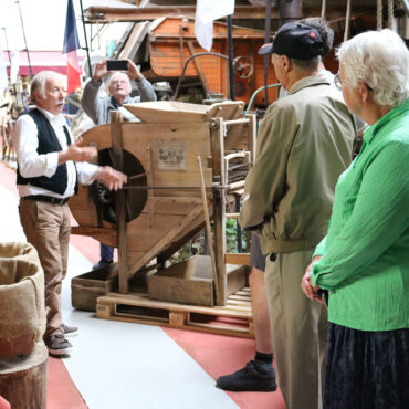 faubourg132_art_design_installation_artistique_residence_creation_participatif_cocreation_fabrique_machine_gaufre_france_belgique_ecomusee_ateliers_cocreation_ledringhem_2BD